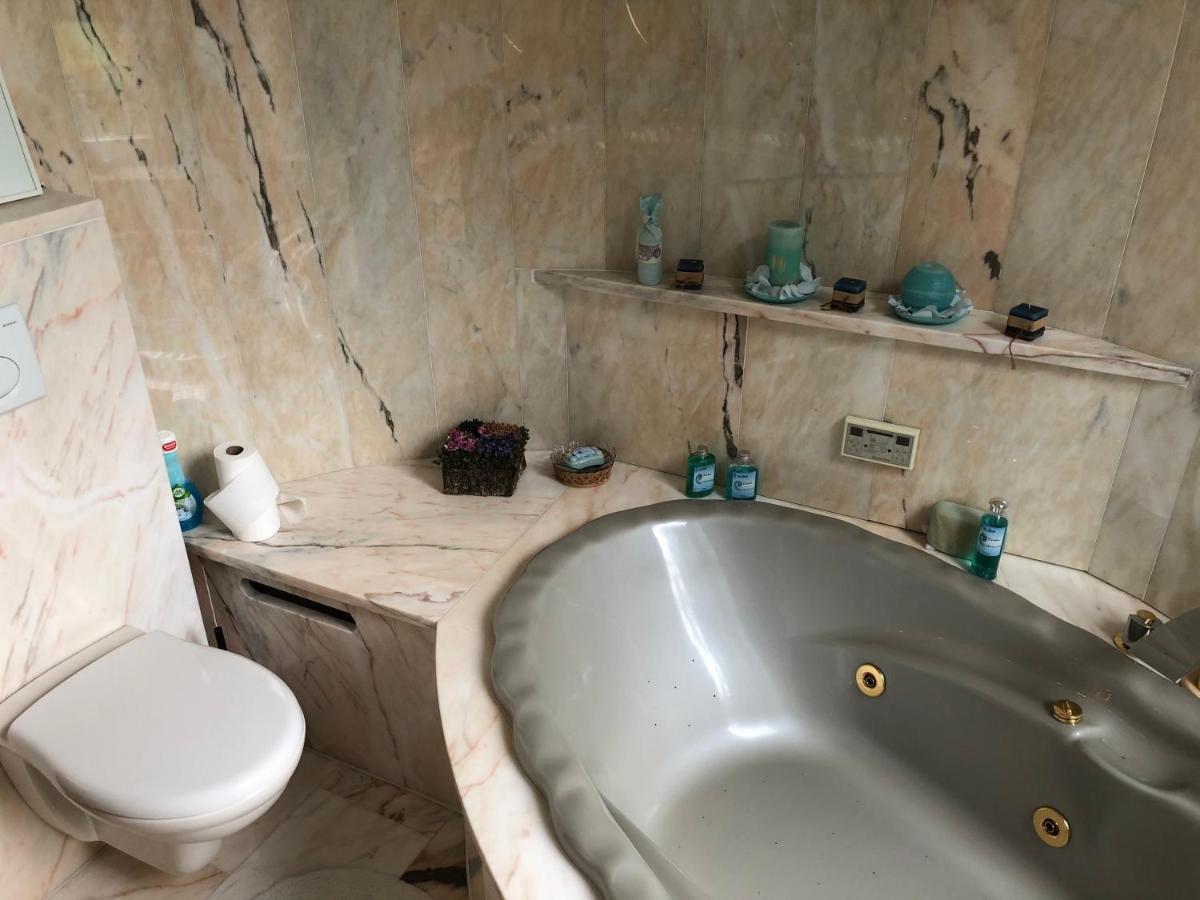 Chateau Les Tourelles Bertrix Ngoại thất bức ảnh